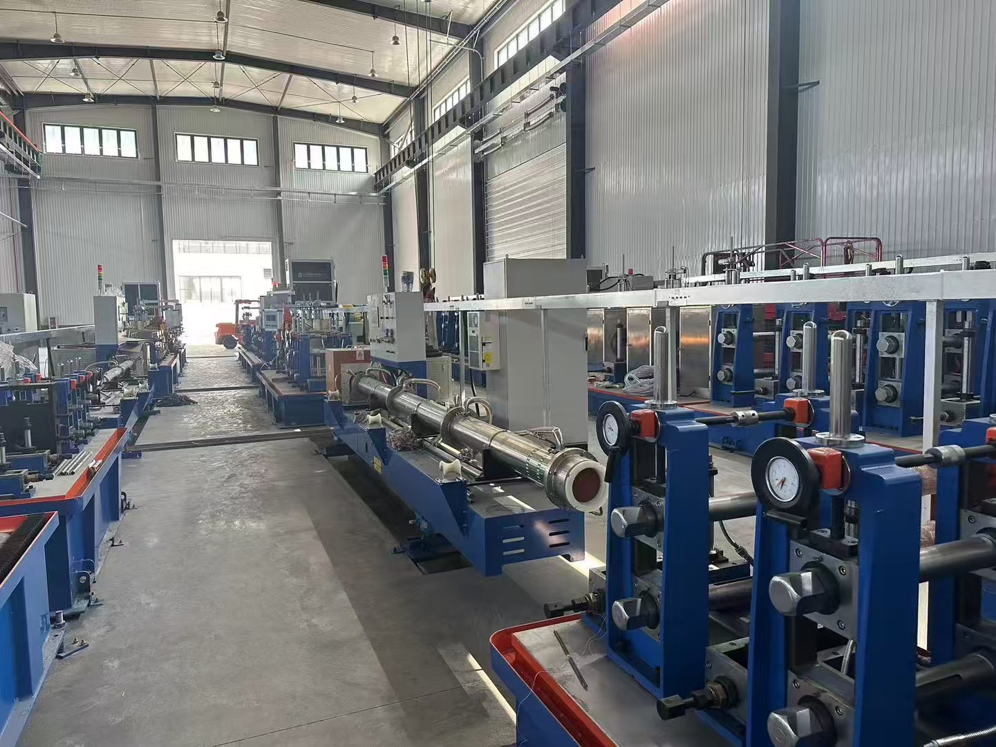  ماكينة تصنيع الأنابيب